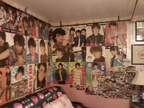 it's hard to see all of my posters. i should make a youtube video lol.