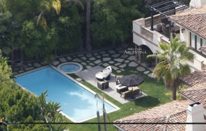 Miley Cyrus - Cyrus Family House (4)