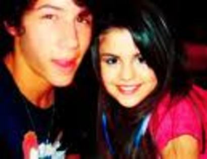 10 - Club Selena Gomez and Nick Jonas