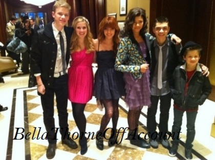x-We are Shake It Up team!-x