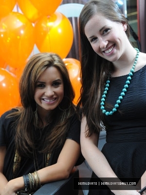004 - AUGUST 19TH - Concert Taping at AOL Studios in New York City