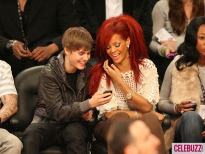 Justin-Bieber-and-Rihanna-at-All-Star-Game-7-400x300