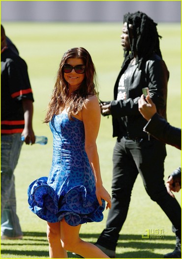 fergie-black-eyed-peas-world-cup-kick-off-07