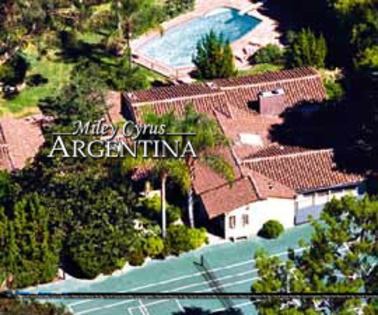 Miley Cyrus - Her new House (1)