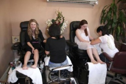 GMA_302 - Getting nails done for Kids Choice Awards - With Jennifer Stone