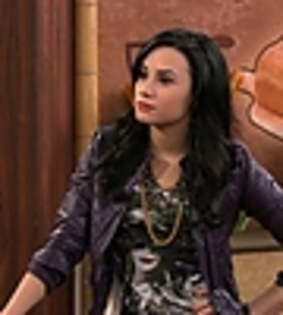 thumb_demi-lovato-0073