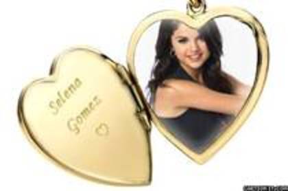 Selena-Gomez-love-she-im-a-big-gfan (3) - sele