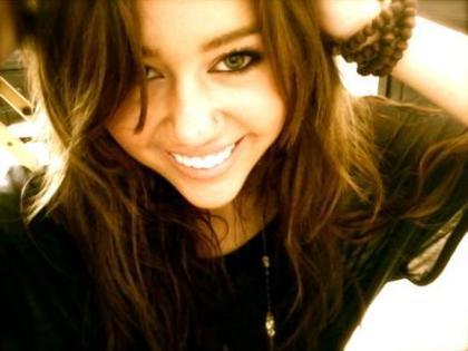 Miley Cyrus ;x (20)