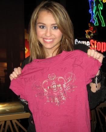 PQRWCYUIRCNMFYRWIAQ - All pics with Miley