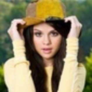 Selly Gomez is my angel (1236) - Some pics with Selena