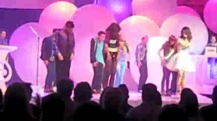 SELENA GOMEZ Performs Live with BELLA. ZENDAYA and Entire SHAKE IT UP Cast! 033