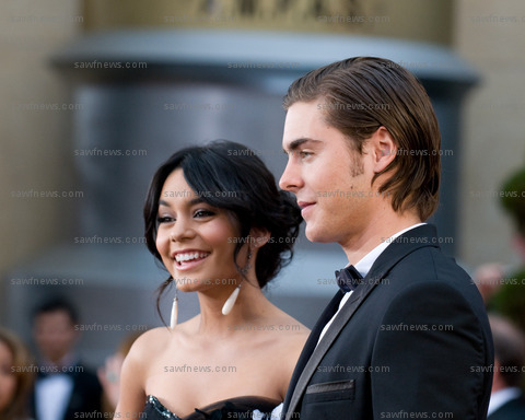 Vanessa_Hudgens_Zac_Efron_Oscars_22Feb2009_B