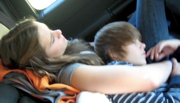 justin-bieber-caitlin-beadles