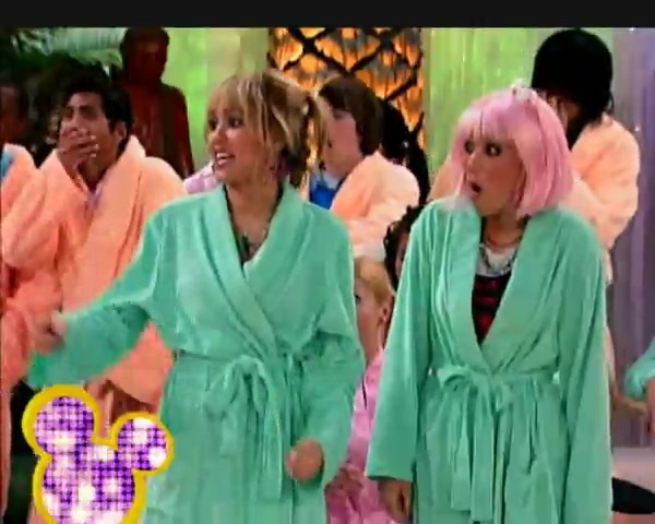 CA5KQ91B 0095 - x Hannah Montana Season Finale Sneak Peek Ad