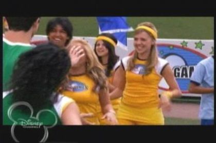 normal_012 - SGomez-Disney Channel Games Week 2 Screencaps