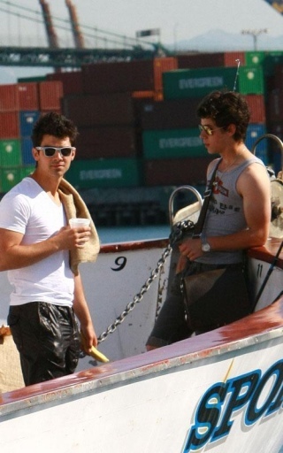 111 - Jonas Brothers