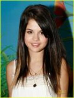 b37b3f63bf52b3ac - Selena Gomez