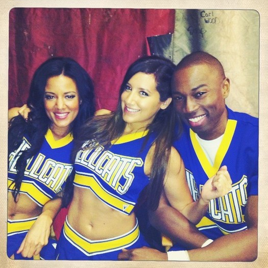 Doin a Hellcats performance today, hanging with at the @therobbiejones and @heatherhemmens yay!!!
