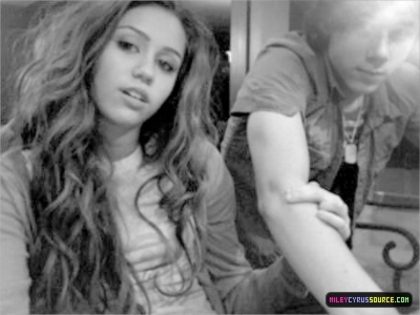 Miley Cyrus (124) - 0 0 Miley Cyrus 0 0