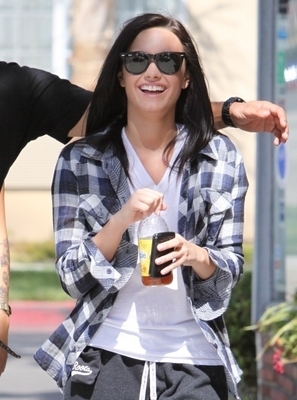 02 - Out with Friends in Hollywood - June 5