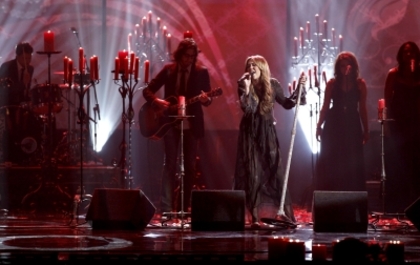 American Music Awards 2010 - Performance [21st November] (2)