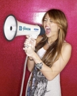 16133696_GPTEQLXTC - Sedinta foto Miley Cyrus 17