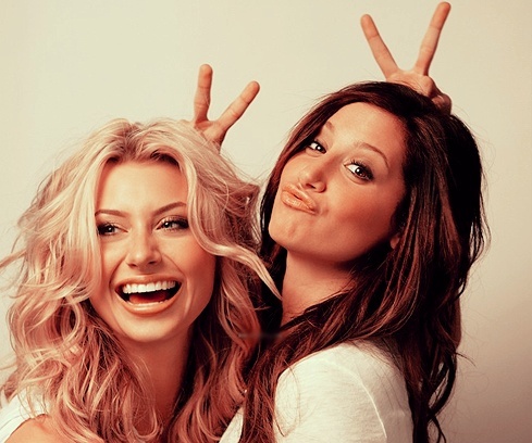 AMAZING'.Ashh' with her friend.One of my fav. shoot' (1)