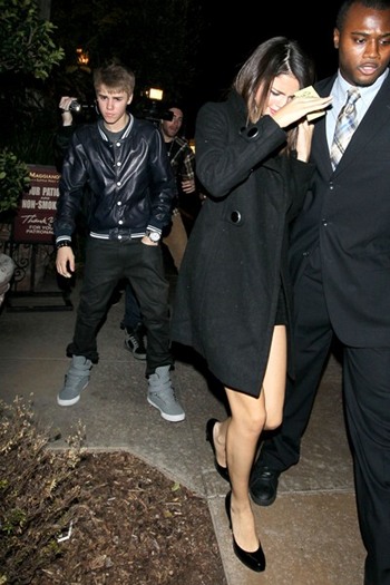 Justin-Bieber-Selena-Gomez-Celebrate-17th-Birthday-PHOTOS-3[1]