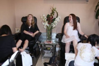 GMA_299 - Getting nails done for Kids Choice Awards - With Jennifer Stone