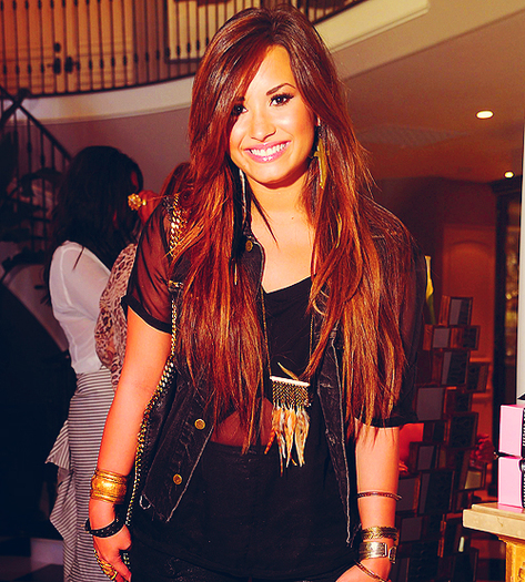 Demi Lovato . xD; Cindy&#039;s sister.
