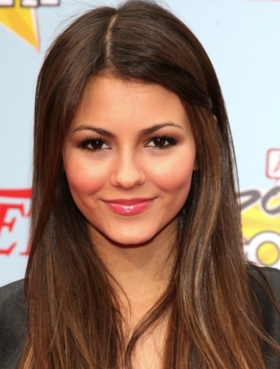 Victoria-victoria-justice-15882936-414-545