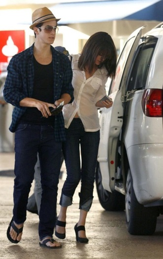 selena-gomez-and-david-henrie-dating-2