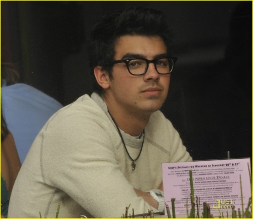normal_joe-jonas-newsroom-cafe-04 - JOE- Out at the Newsroom Cafe in Beverly Hills