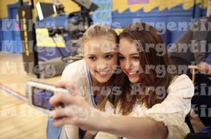 Miley Cyrus - On The Set Of Hannah Montana (35)