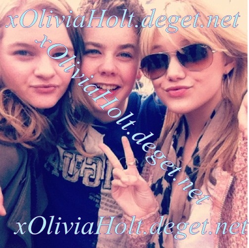 Olivia - Holt - Rare - Photo - 002