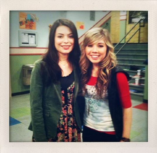 Pic of Jennette and I on the iCarly set!