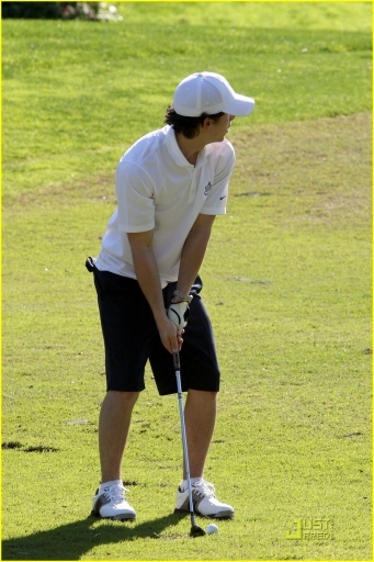 normal_nick-jonas-golfing-guy-09