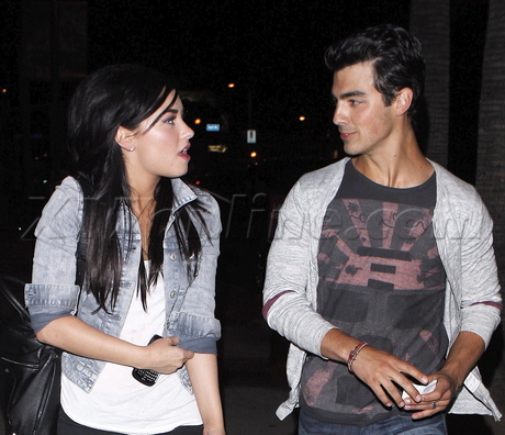 MQ013 - JOE and Demi-Out at Arclight Cinemas in Hollywood