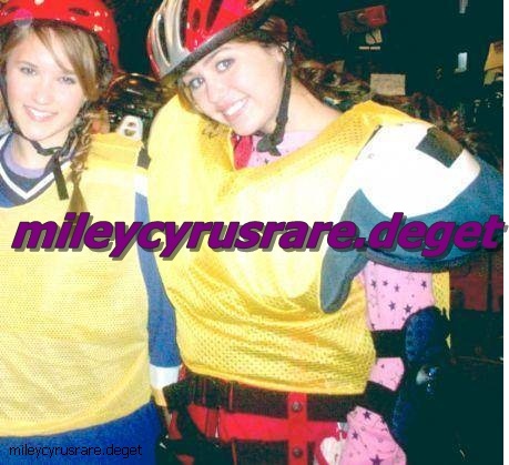 picture (45) - a rare pics with miley and emily