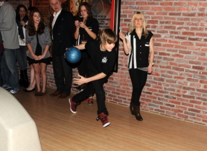 Bowling with Justin Bieber (10)
