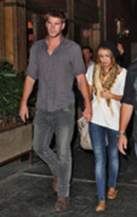 17025186_GMWAJOWEJ - Miley Cyrus and Liam Hemsworth Out and About
