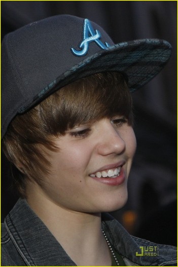 justin-bieber-thanksgiving-07