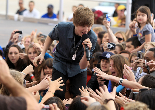 Justin+Bieber+Performs+Live+CBS+News+Early+VFcUxPp2-D8l