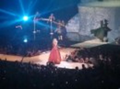 7217_102412826439488_100000123125238_68357_4718240_s - at Taylor concert