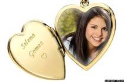 Selena-Gomez-love-she-im-a-big-gfan (1) - sele