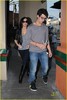 Joe-Jonas-Demi-Lovato-Grocery-Giggly-joe-jonas-11272036-814-1222[1]