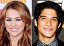 Miley-Cyrus--prima-fata-sarutata-de-Tyler-Posey