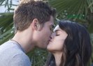 beso-SelenaGomez-y-DrewSeeley