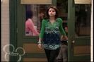 2-26-Wizards-vs-Vampires-On-Waverly-Place-selena-gomez-7405855-400-266