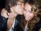 miley-cyrus-and-justin-gaston-kissing-1-thumb-430x322